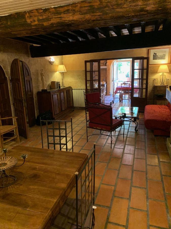 La Maison Sur La Place 艾格-莫尔特 外观 照片
