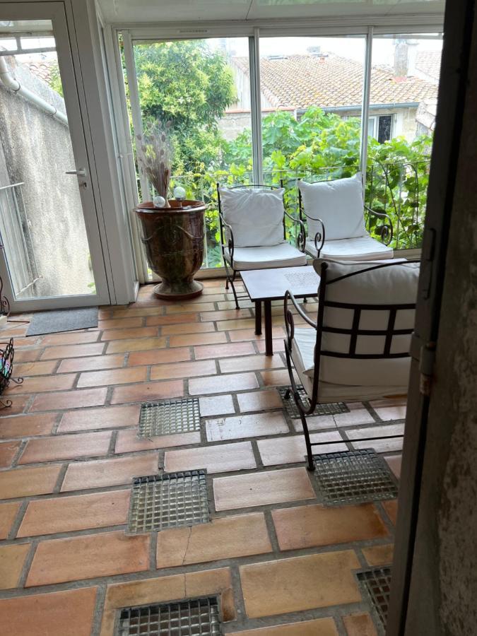 La Maison Sur La Place 艾格-莫尔特 外观 照片